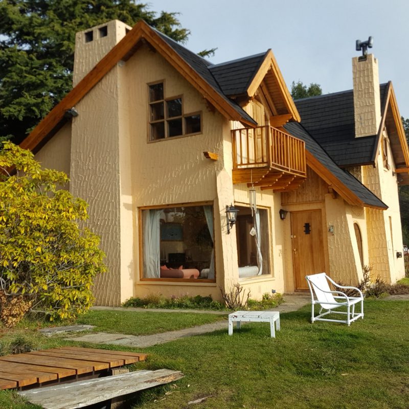 CASA SOBRE COSTA DE LAGO NAHUEL HUAPI1